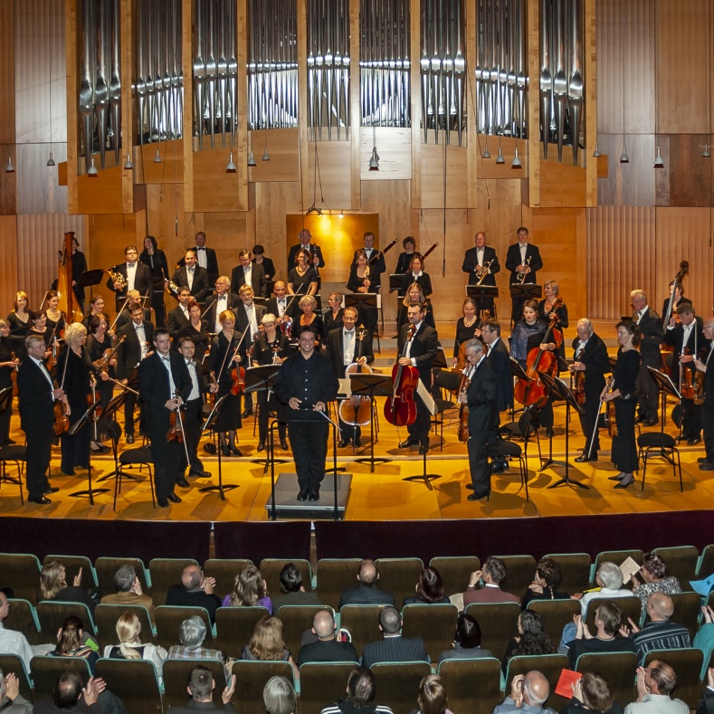 Orchester in M&uuml;nchen auf einer B&uuml;hne