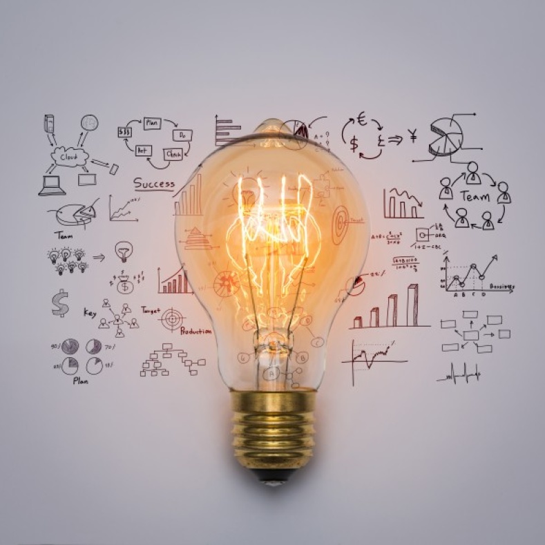 Light bulb before an overview with word related to projectmanagement